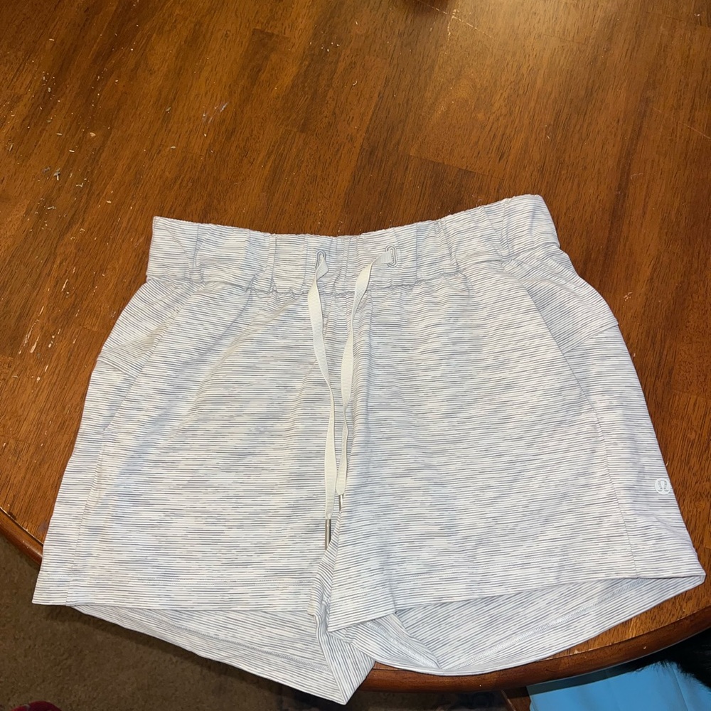 Lululemon on the fly shorts size 4